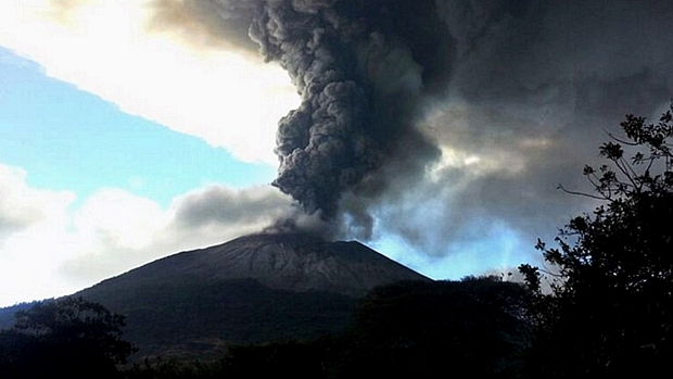 Cinzas do vulcão Chaparrastique, em El Salvador, alcançaram 5 quilômetros de altura