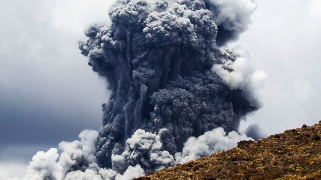<p>Vulcão Tongariro, em parque de O Senhor dos Anéis entrou em erupção novamente, na Nova Zelândia</p>