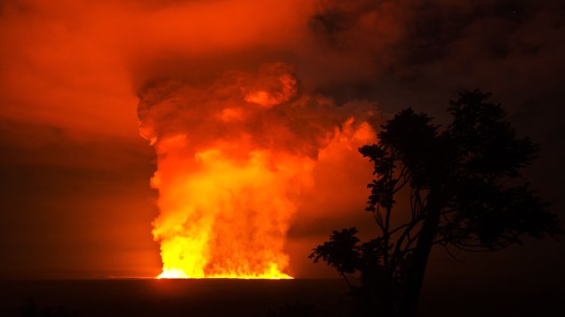 <p>O vulcão Nyamulagira, localizado no Parque Nacional de Virunga na República Democrática do Congo, entra em erupção, em média a cada dois anos</p>