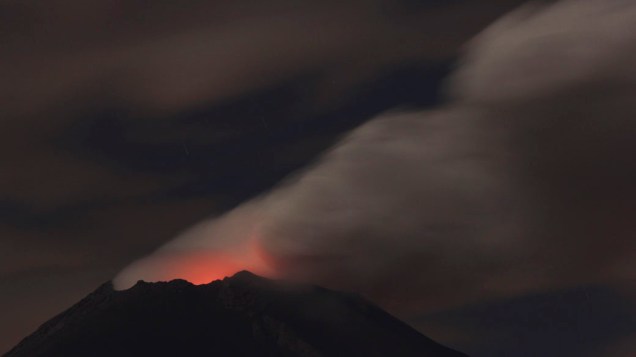 <p>O vulcão Popocatepéti na região do estado de Puebla, México deixou as autoridades mexicanas em alerta essa semana após apresentar intensa atividade</p>