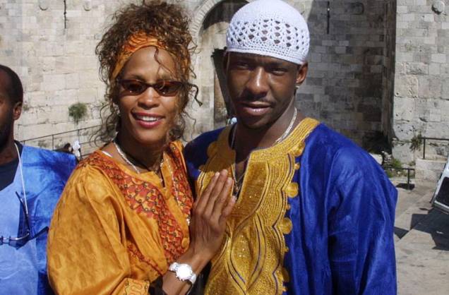 Em 2003, a cantora e seu marido viajaram a Israel para visitar família e amigos. Em 2006, depois de um casamento cheio de polêmicas, brigas e envolvimento com drogas, Whitney pediu divórcio.