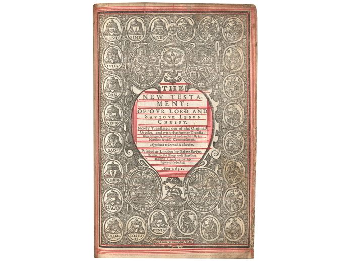 Bíblia do século XVII que contém um erro de digitação em um dos dez mandamentos. Em vez de 'Não cometerás adultério', ficou 'Cometerás adultério'