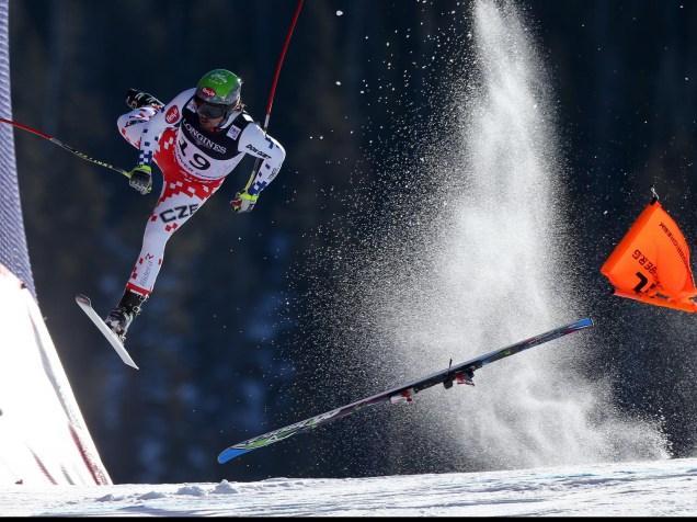Esquiador checo Ondrej Bank se acidenta durante corrida de Downhill, no combinado alpino do campeonato mundial da Federação Internacional de esqui, nos Estados Unidos. Foto vencedora da categoria Esportes