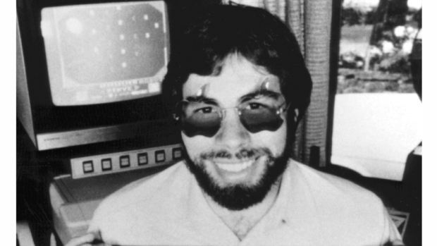 Wozniak com seu óculos da Apple, quando ainda trabalhava na empresa