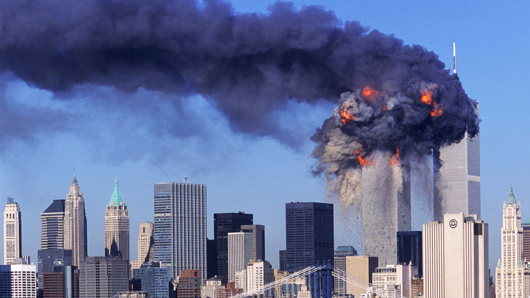 Momento após a colisão do Boeing 767-222 do voo 175 da United Airlines na torre sul do World Trade Center, durante o ataque terrorista de 11 de setembro de 2001, em Nova York