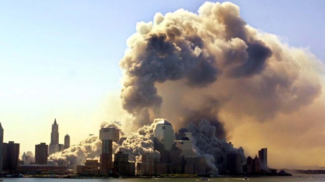 Vista de Manhattan logo após a queda das torres gêmeas do World Trade Center, no ataque terrorista de 11 de setembro de 2001, em Nova York