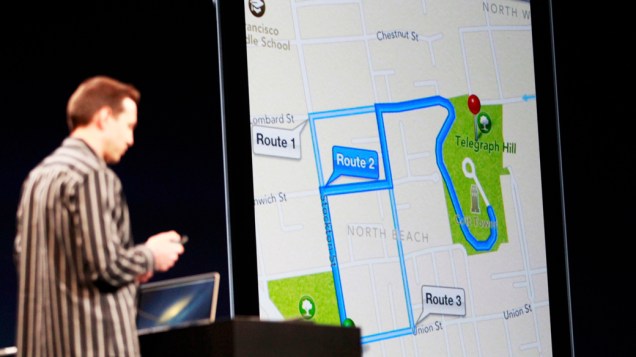 Apresentação do sistema de mapas com o sistema iOS6 e o software Siri