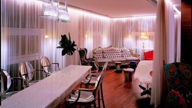 Lobby do Jia Hotel, em Hong Kong, um dos empreendimentos do escritório de design yoo, do francês Philippe Starck