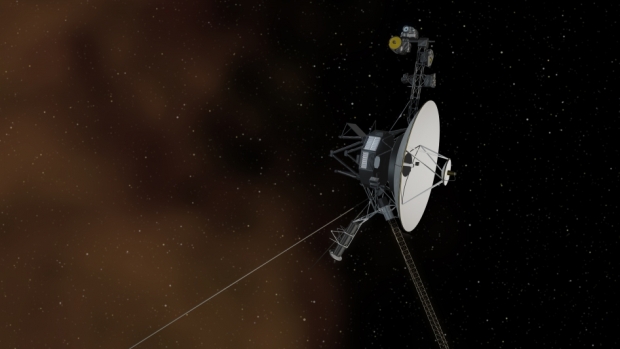 Mais de 36 anos depois de seu lançamento, a Voyager 1 finalmente escapou do sistema solar. Assim, ela se tornou o primeiro objeto feito pelo homem a atingir o espaço interestelar