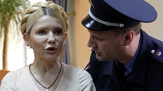 Yulia Tymoshenko foi condenada a sete anos de detenção, mas pode recorrer