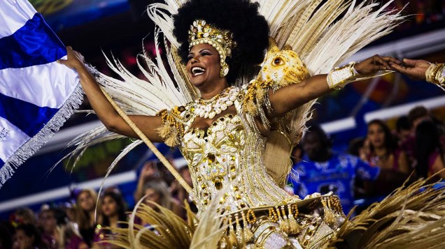 A porta-bandeira Selminha Sorriso, 20 anos de Beija-Flor