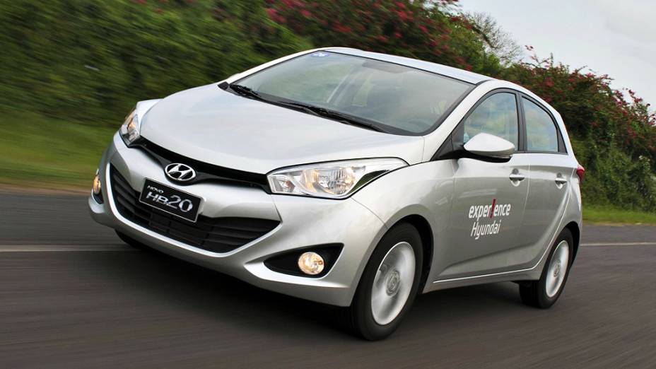 Hyundai HB20 - Considerado a sensação de 2012, o compacto fabricado em Piracicaba, no interior de São Paulo, chegou oficialmente às lojas do país em outubro, equipado com motores 1.0 ou 1.6, a partir de 31.995 reais, podendo chegar a 47.995 reais na versão topo de linha Premium, com câmbio automático. A corrida pelo carro da Hyundai foi tão grande que a fila de espera pode chegar a seis meses. A fabricante coreana promete lançar a versão aventureira do modelo, o HB20X, em janeiro, e o sedã, em março