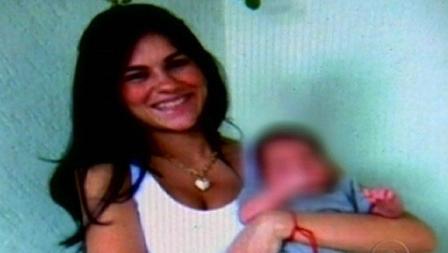 Eliza com Bruninho no colo: menino completa um ano nesta quinta-feira; jovem está desaparecida desde junho de 2010