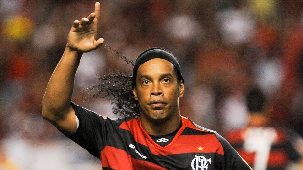 Ronaldinho Gaúcho estreia com a camisa do Flamengo