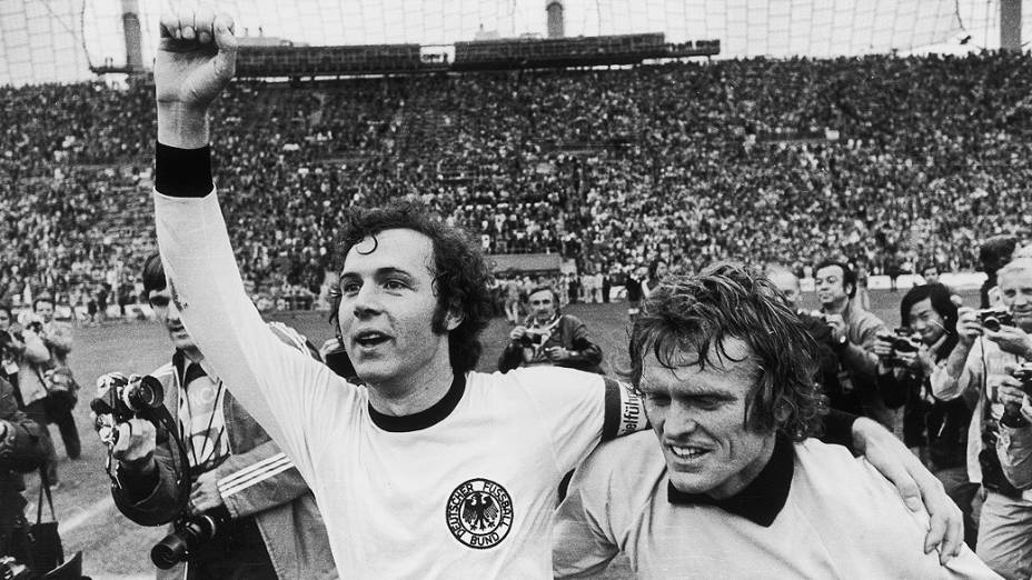 Franz Beckenbauer e Sepp Mayer comemorando a conquista da Copa do Mundo de 1974