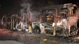 Ao menos 30 ônibus da foram incendiados nesta terça-feira em Osasco