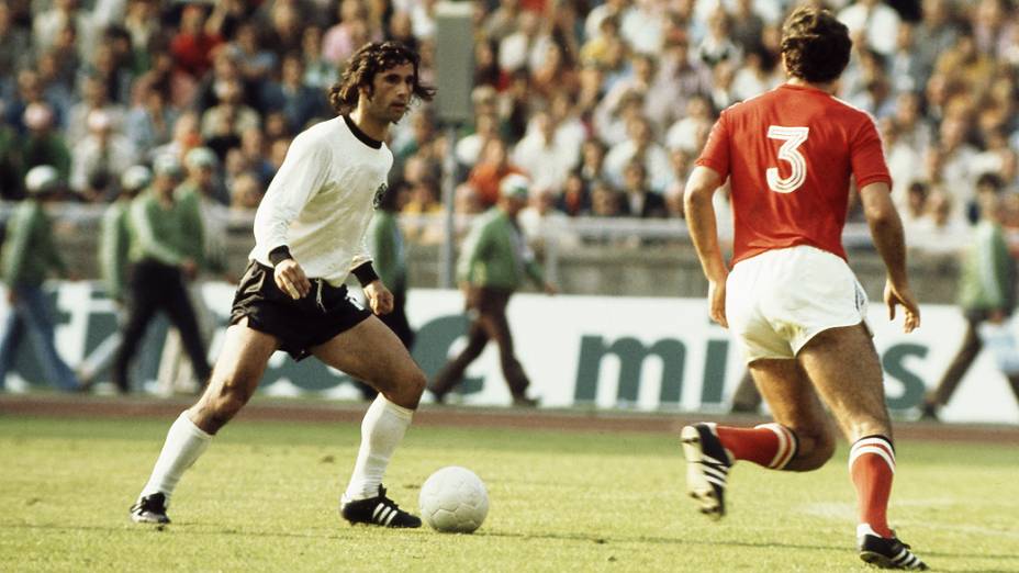 Muller, o grande artilheiro da Alemanha Ocidental, no jogo contra o Chile, no Mundial de 1974