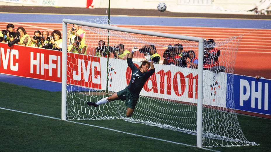 Taffarel no jogo entre Brasil e Argentina, na Copa do Mundo de 1990
