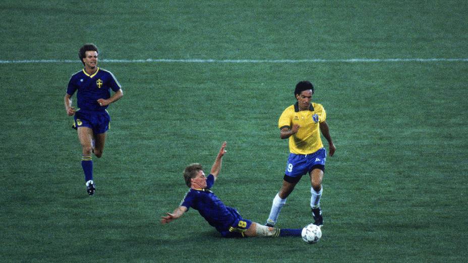 Careca e Schwartz no jogo Brasil x Suécia, na Copa do Mundo de 1990