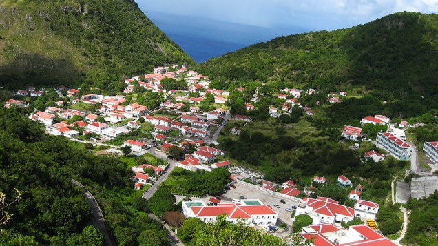 Saba, Antilhas Holandesas - A ilha tem apenas 13 km² cobertos por montanhas e 1.200 habitantes