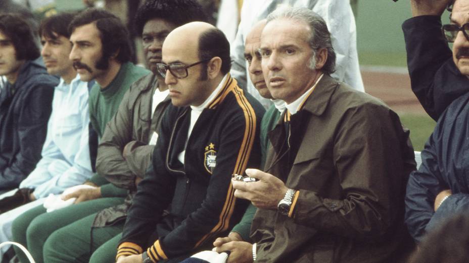 O técnico Zagallo e o médico Lídio Toledo em Brasil 0 x 0 Iugoslávia, na Copa de 1974
