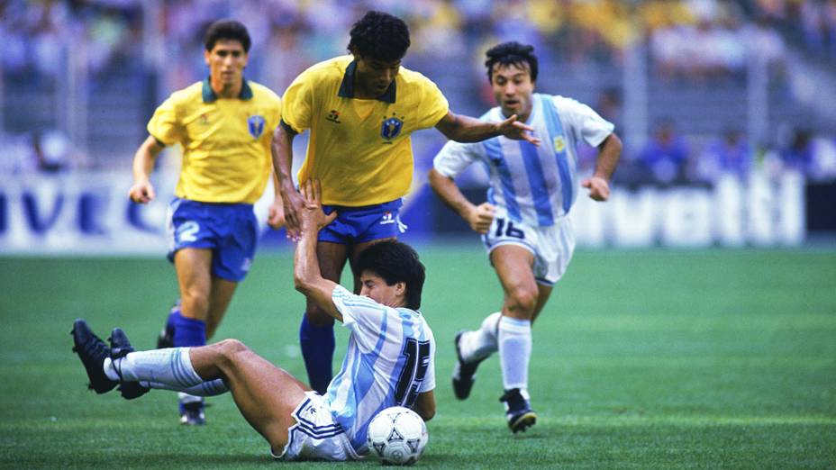 Muller, do Brasil, no jogo contra a Argentina, na Copa do Mundo de 1990