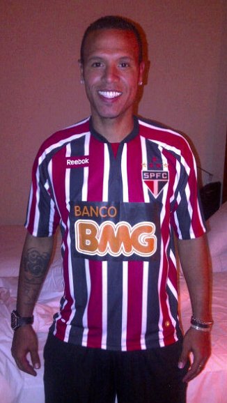 Luis Fabiano volta a vestir a camisa do São Paulo