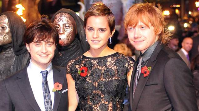 O trio de protagonistas, Daniel Radcliffe, Emma Watson e Rupert Grint, na premiere de <em> Harry Potter e as Relíquias da Morte</em>, em Londres, 2010
