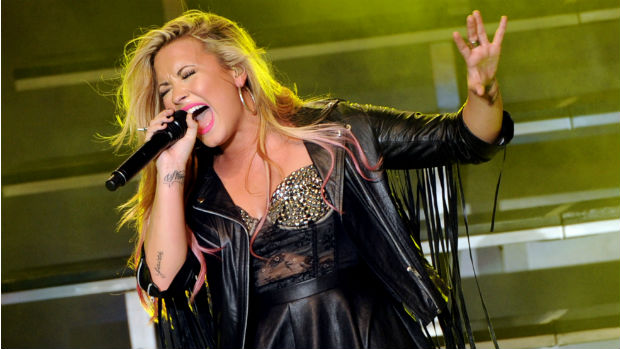 A cantora Demi Lovato: Auto-Tune como acusação