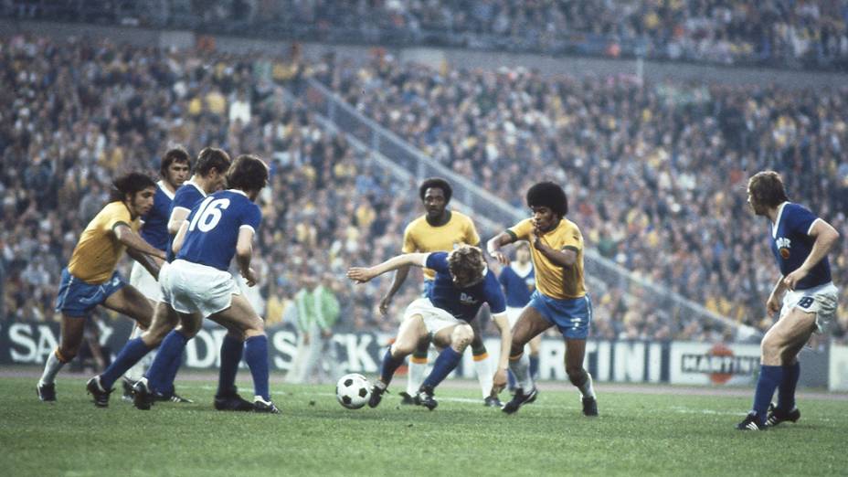 Jairzinho, do Brasil, no jogo contra a Alemanha Oriental