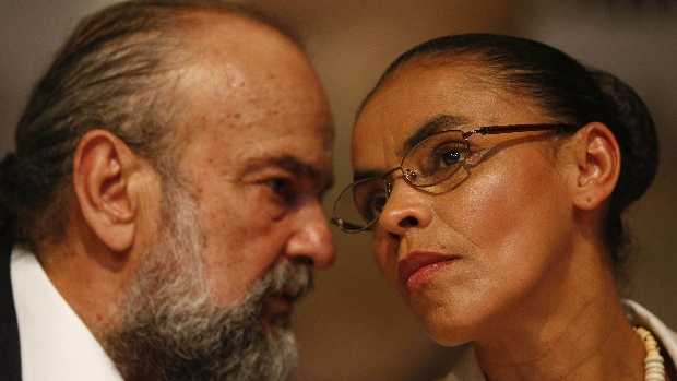 O presidente do PV, José Luiz Penna, conversa com a senadora Marina Silva