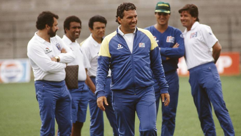 Sebastião Lazaroni e sua comissão técnica em treino da seleção para a Copa do Mundo de 1990