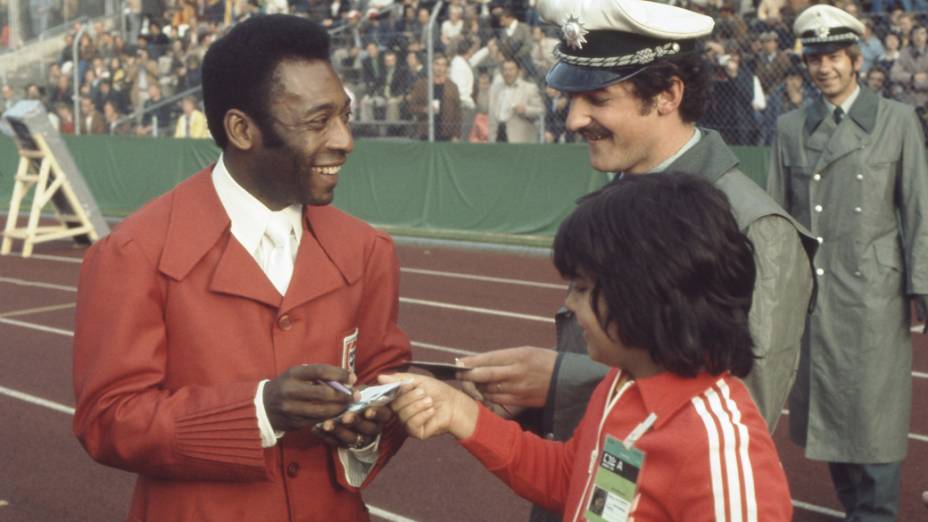 Pelé, que já não defendia mais a seleção, apareceu para comentar a Copa de 1974