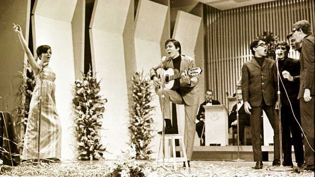 Edu Lobo e Marília Medalha cantam Ponteio na final do festival de 1967