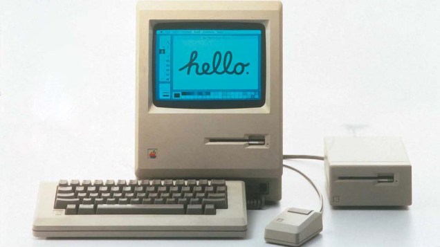 1984 – O Apple Macintosh foi lançado em 24 de janeiro de 1984. Possuía 128 KB de memória e por isso é conhecido hoje como Macintosh 128k, para diferenciá-lo de modelos posteriores, também chamados Macintosh