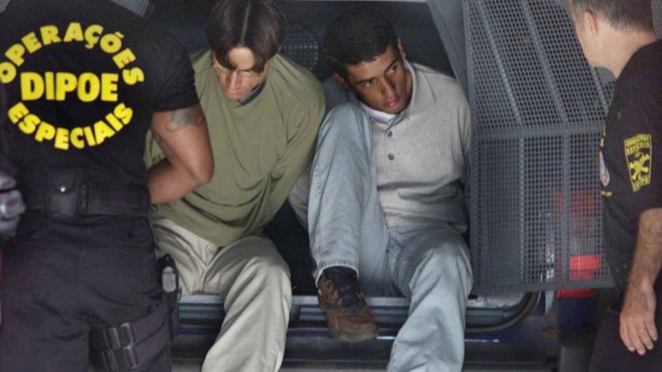 Tomas Oliveira de Almeida e Antonio Novely Cardoso dois dos cinco jovens que tocaram fogo no índio Galdino Jesus dos Santos, em Brasília (Abril de 1997)