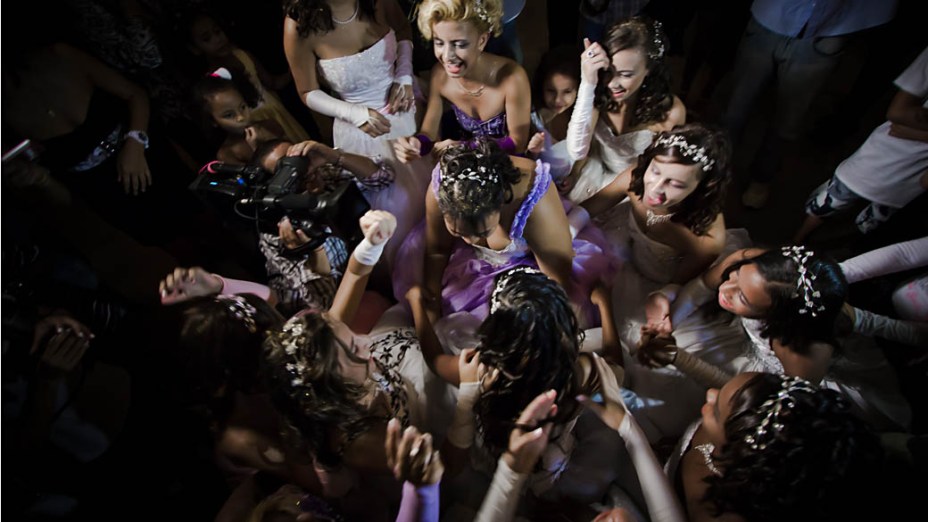 Garotas durante o Baile de Debutantes da Providência, no Rio de Janeiro - 20/08/2011