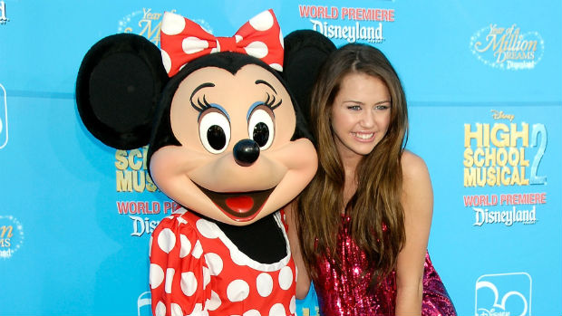 Porém, aos poucos, Miley Cyrus vai se distanciando da imagem da Disney