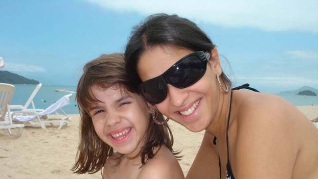 Ana Carolina Oliveira com a filha, Isabella Nardoni: pai e madrasta foram condenados pela morte da menina