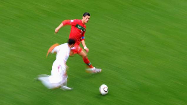 Cristiano Ronaldo em ação contra a Coreia do Norte, na Copa de 2010, na África do Sul