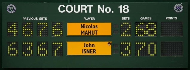No Torneio de Wimbledon, placar mostra o resultado final da partida entre o americano John Isner e o francês Nicolas Mahut.