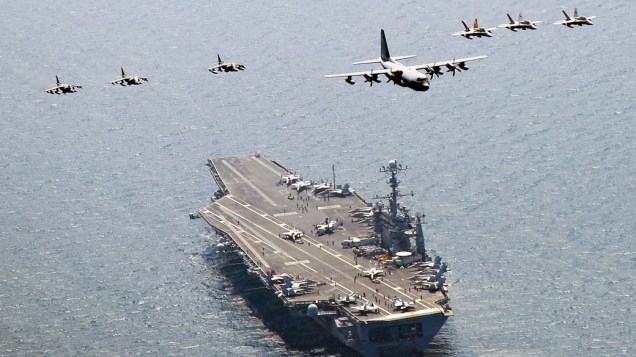 O porta-aviões americano ‘George Washington’ durante as manobras militares realizadas pelos Estados Unidos e Coreia do Sul, na terça-feira
