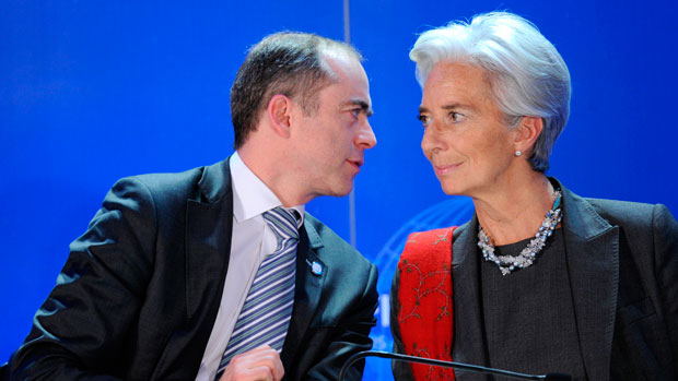 Ramon Fernandez, diretor geral do Tesouro da França, conversa com a ministra das Finanças Christine Lagarde em entrevista coletiva durante o encontro do G20 em Paris.