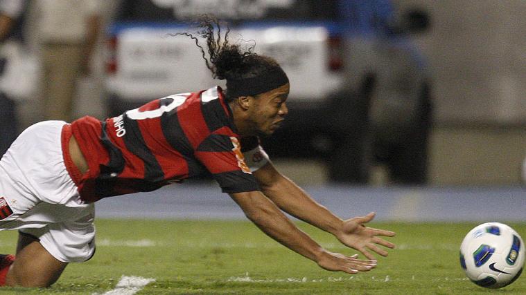 Flamengo, de Ronaldinho, empata com o Figueirense no Engenhão