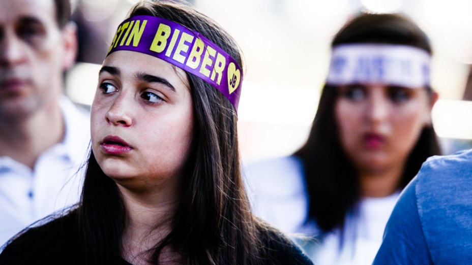 Fãs de Justin Bieber na chegada para o show na Arena Anhembi, em São Paulo