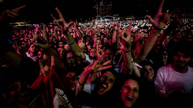 Banda Yeah Yeah Yeahs se apresenta antes do show de Red Hot Chili Peppers, na Arena Anhembi em São Paulo