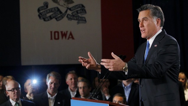 Por uma margem mínima, Mitt Romney saiu na frente na corrida pela indicação republicana