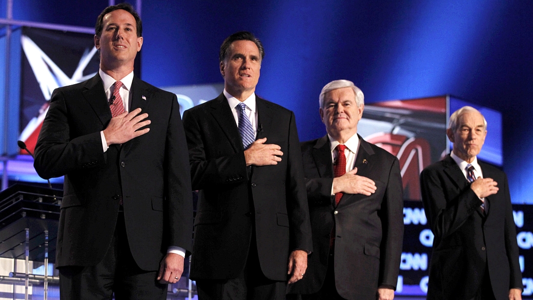 Rick Santorum, Mitt Romney, Newt Gingrich e Ron Paul antes do início do debate na Carolina do Sul