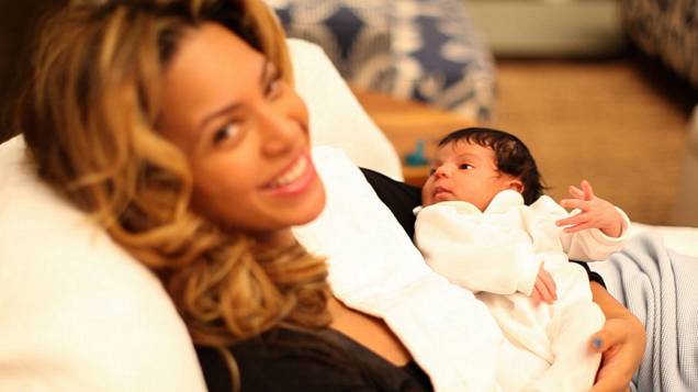 Beyoncé divulga as primeiras fotos de sua filha, Blue Ivy