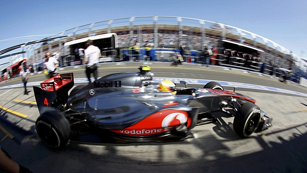 No circuito Albert Park, em Melbourne, Lewis Hamilton conseguiu a primeira pole position da temporada